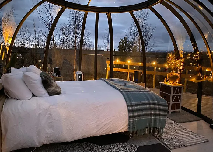 Cottage With Glass Bubble And Hot Tub