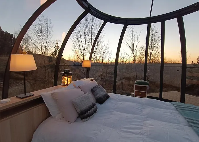 Cottage With Glass Bubble And Hot Tub