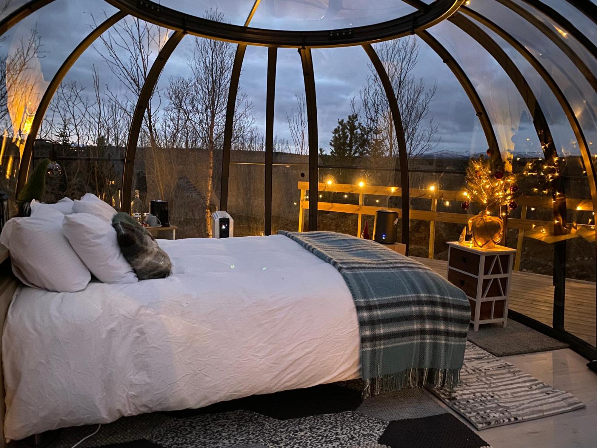 With Glass Bubble And Hot Tub Holiday home