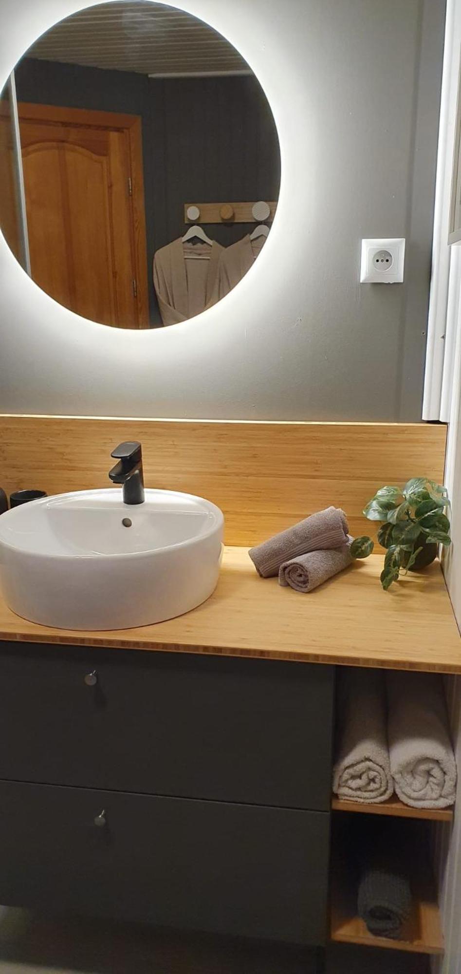 With Glass Bubble And Hot Tub Holiday home *