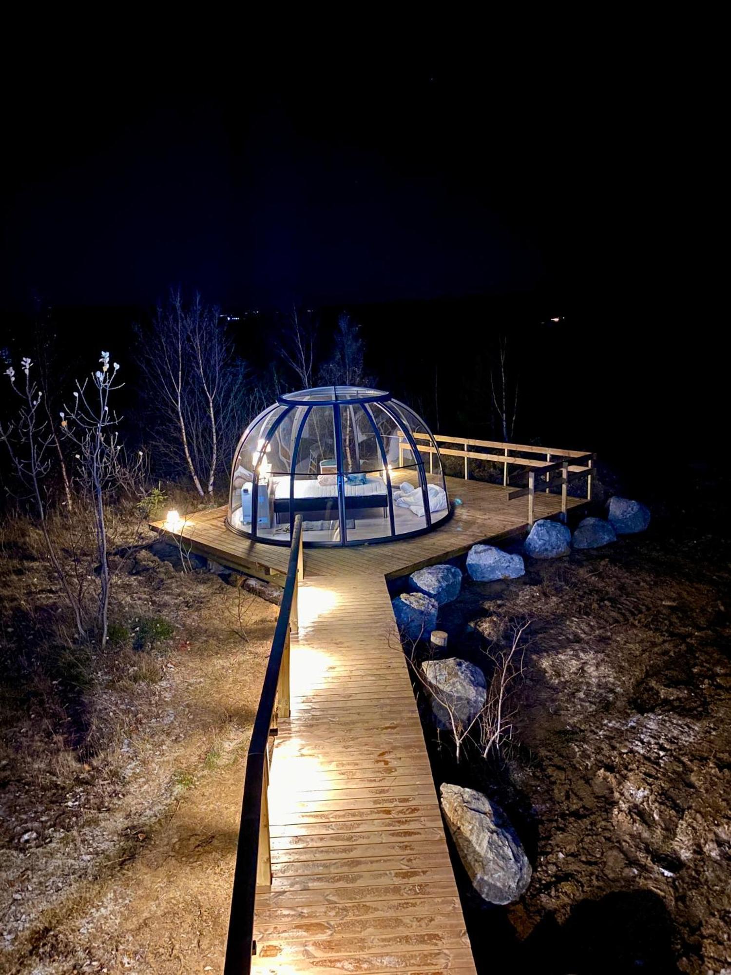 Holiday home With Glass Bubble And Hot Tub